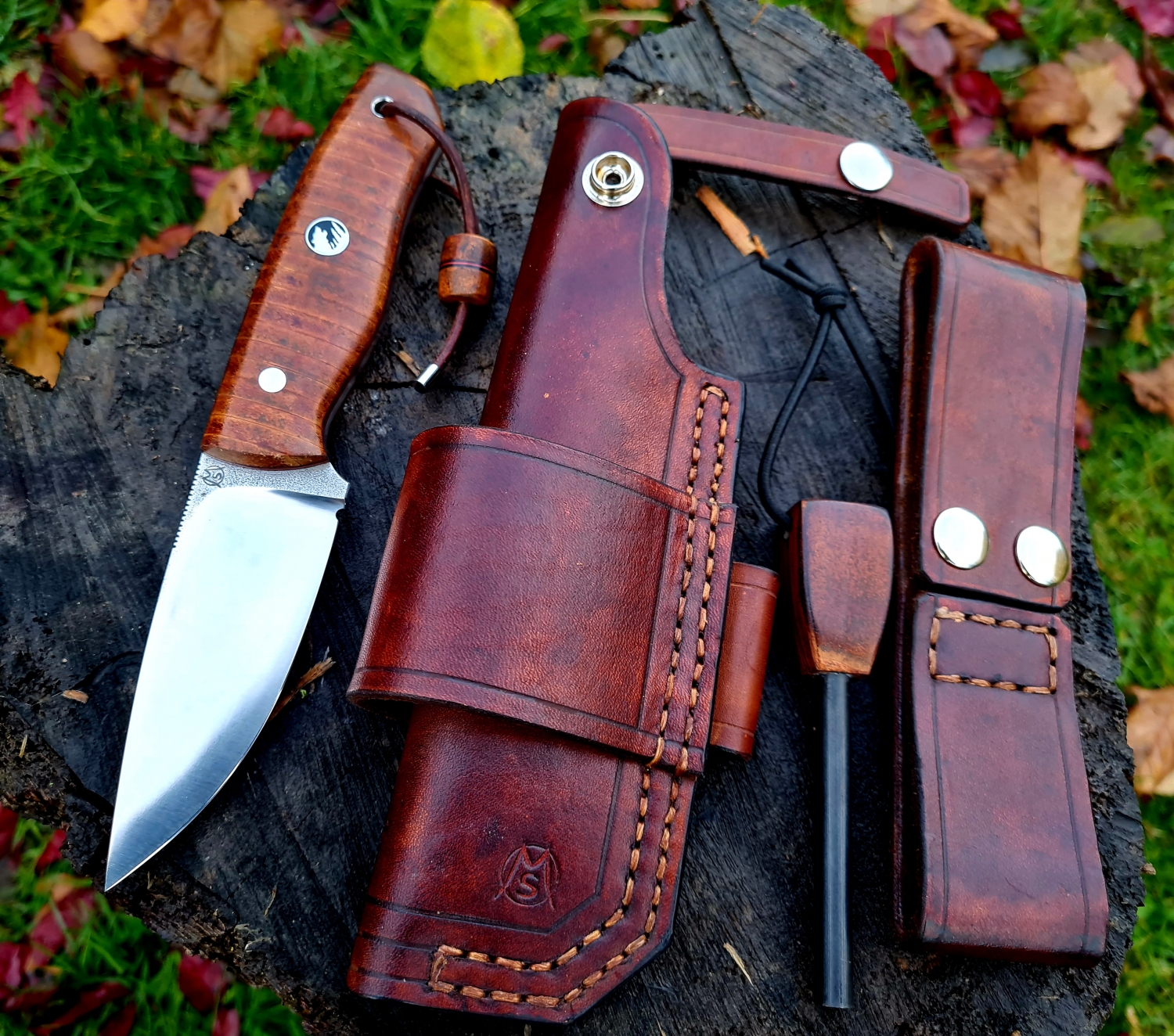 Handgefertigtes Bushcraftmesser mit Bushcraftscheide