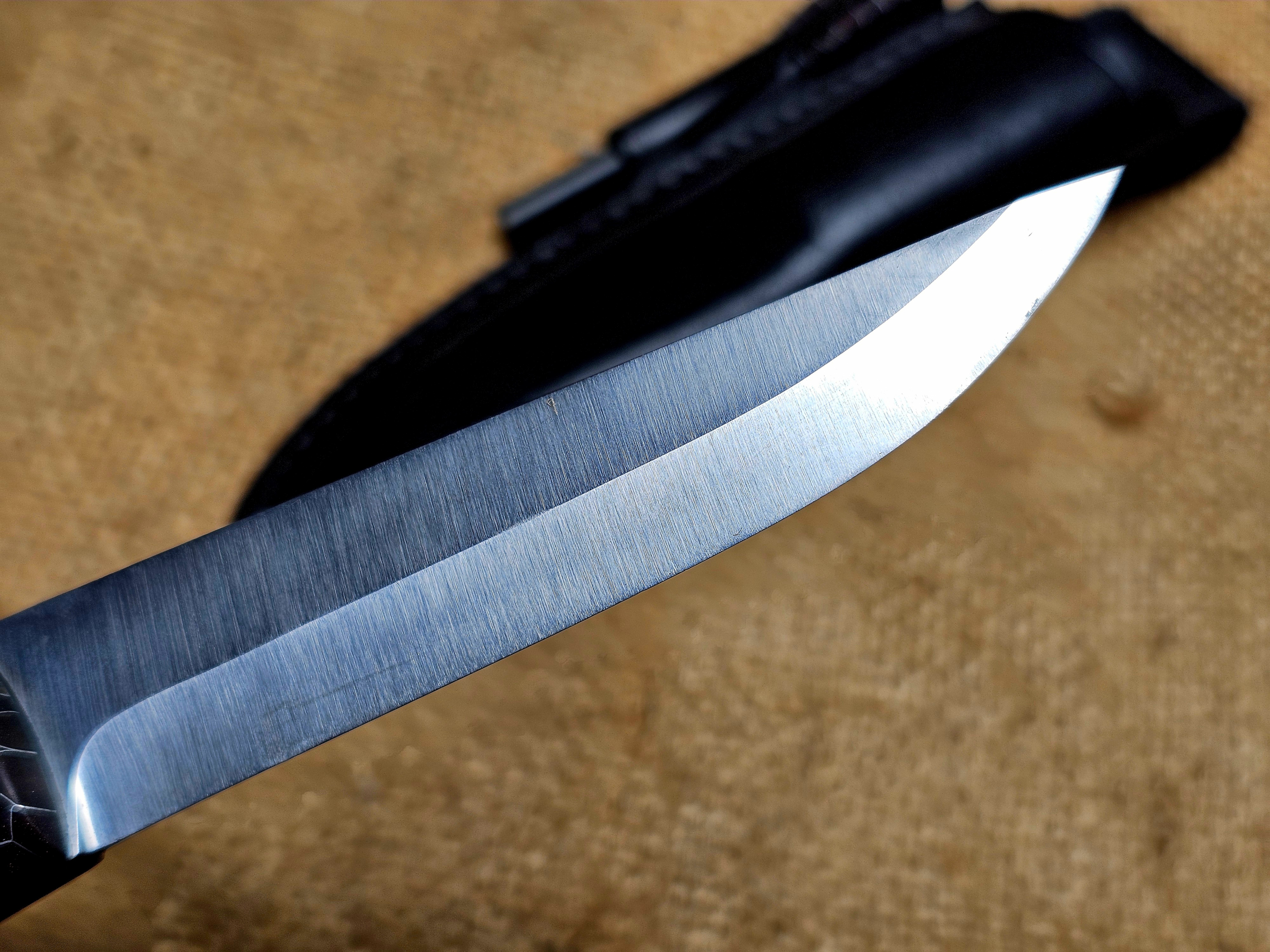 Klingenform eines handgefertigten Puukko Messers mit Scandi Schliff