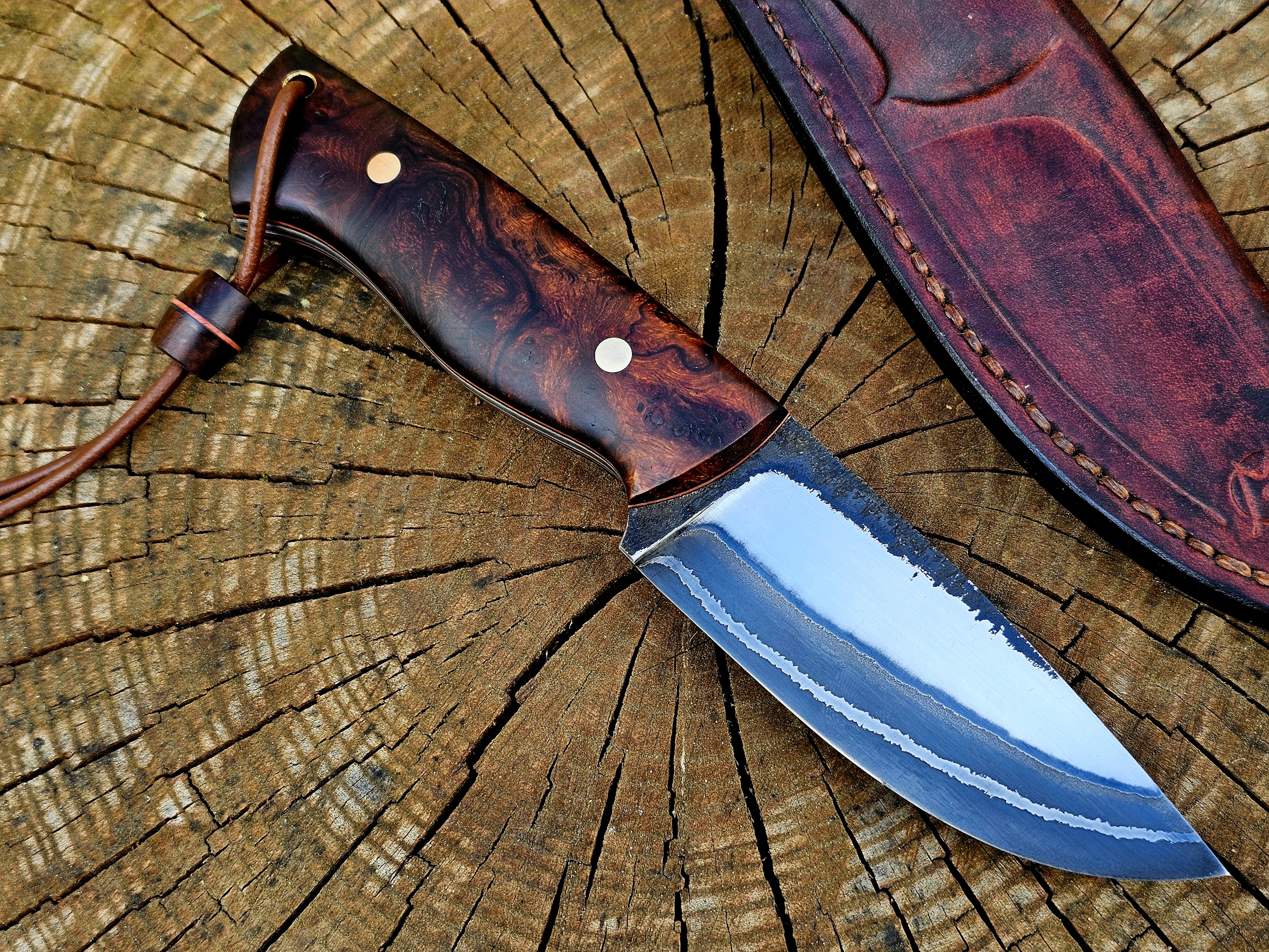 Handgefertigtes Jagd- und Outdoormesser Bady K mit Lederscheide