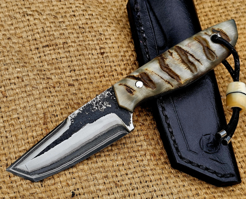 Merino Tanto aus 7 Lagenstahl Merino Tanto mit passgenauer Lederscheide