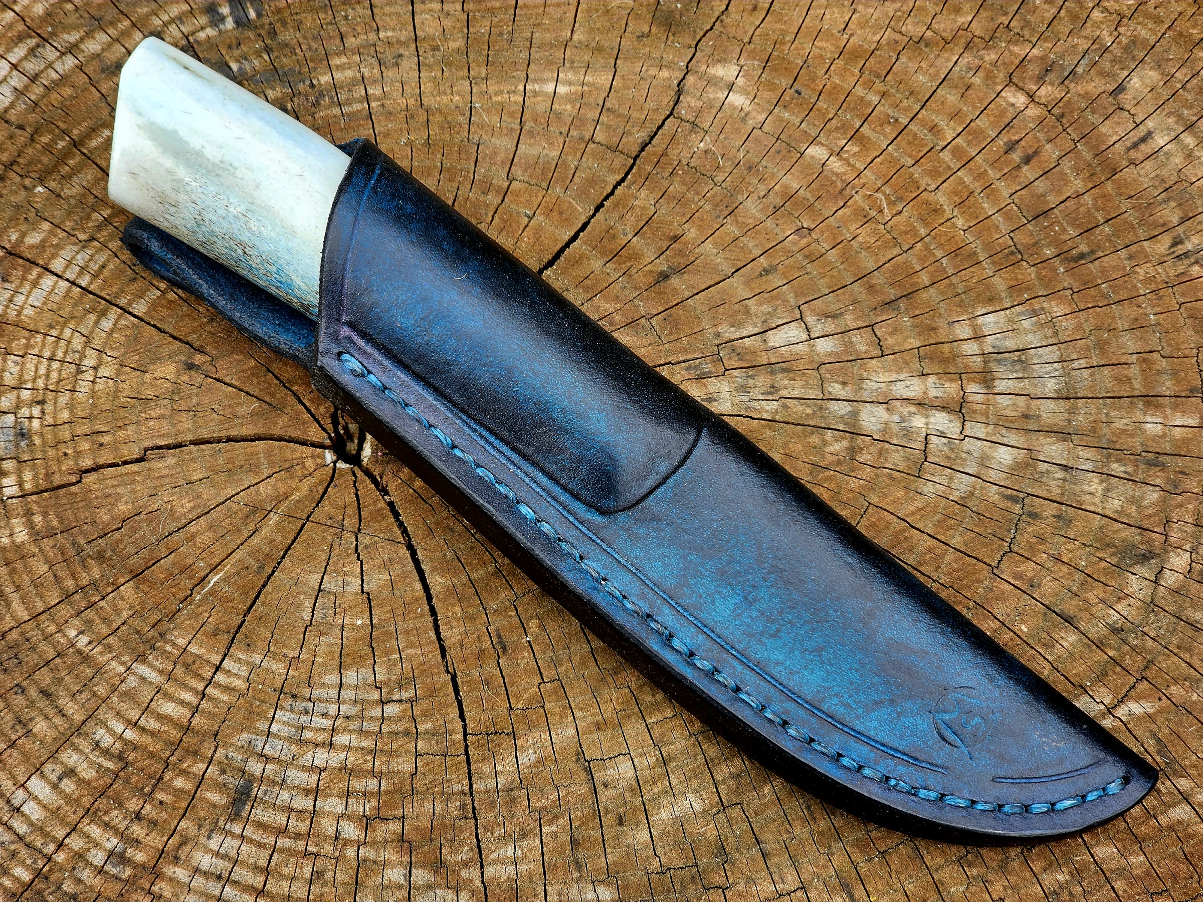 Passgenaue Lederscheide für Panah Jagdmesser