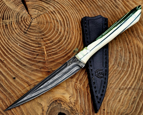 Spike Jagdmesser aus eigenem Damast mit Wolframstahl 1.2519 und schwarzer Lederscheide