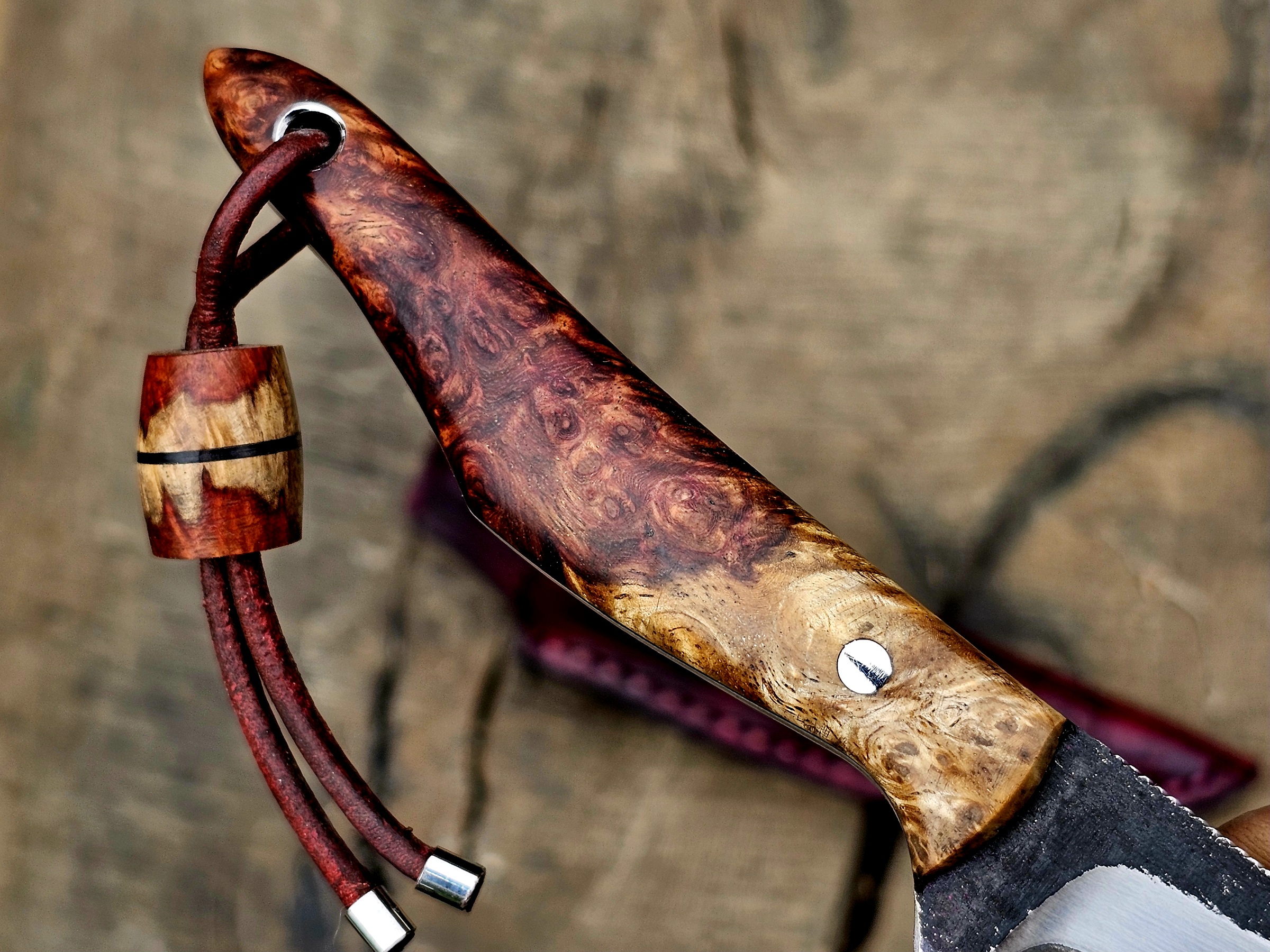 Griffdetail des handgefertigten Pika EDC Messers